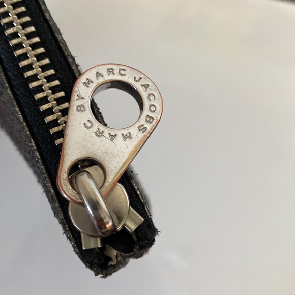 Pre-loved Marc by Marc Jacobs Metalic Siver Leather Purse - Picture 9 of 15